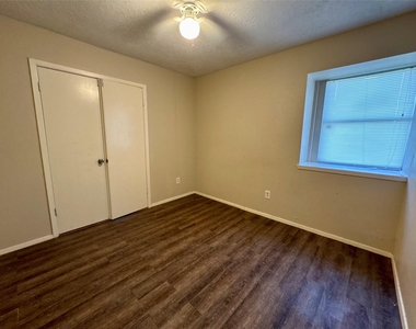 4206 Sequoia Street - Photo Thumbnail 16