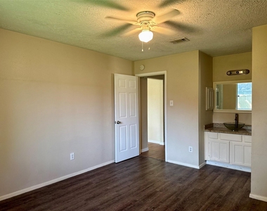 4206 Sequoia Street - Photo Thumbnail 12