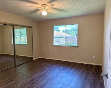 4206 Sequoia Street - Photo Thumbnail 10