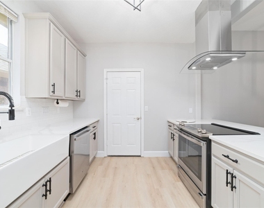 11318 Twain Drive - Photo Thumbnail 7