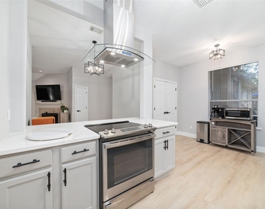 11318 Twain Drive - Photo Thumbnail 8