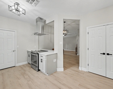 11318 Twain Drive - Photo Thumbnail 9