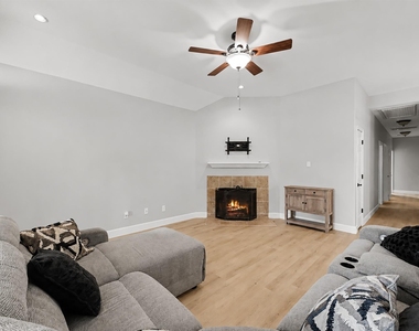 11318 Twain Drive - Photo Thumbnail 4