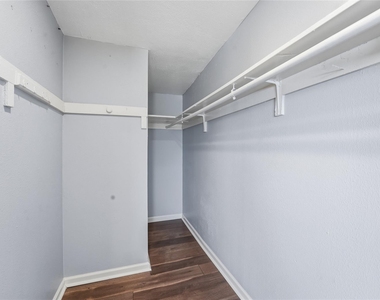 6526 Linden Street - Photo Thumbnail 8