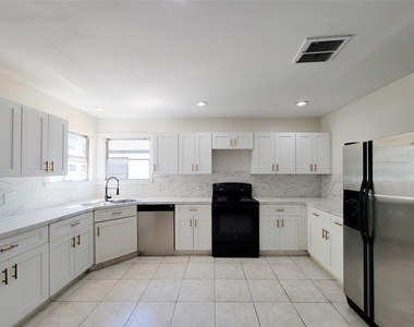 1311 Jefferson - Photo Thumbnail 12