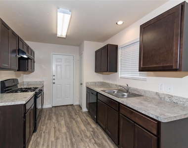 10338 Sunset Glow Avenue - Photo Thumbnail 4