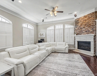 1611 W 23rd Street - Photo Thumbnail 14