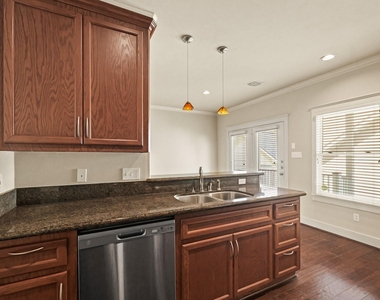 1053 W 16th Street - Photo Thumbnail 16