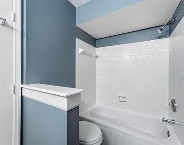 818 Heather Park Court - Photo Thumbnail 20