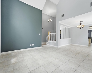 818 Heather Park Court - Photo Thumbnail 5