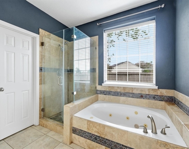 818 Heather Park Court - Photo Thumbnail 16
