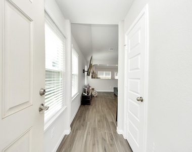 3702 Cub Drive - Photo Thumbnail 6