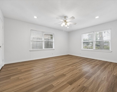 4702 Holly Street - Photo Thumbnail 3