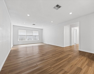 4702 Holly Street - Photo Thumbnail 11