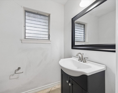 4702 Holly Street - Photo Thumbnail 7
