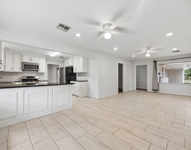 4702 Holly Street - Photo Thumbnail 6