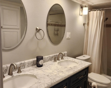 12600 Melville Drive - Photo Thumbnail 14