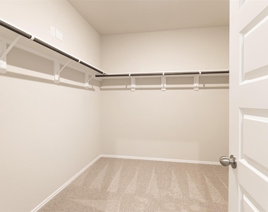 8205 Red Spruce St - Photo Thumbnail 20