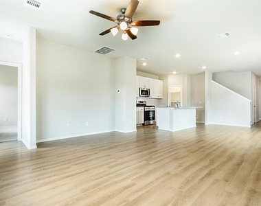 8205 Red Spruce St - Photo Thumbnail 9