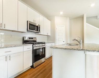 8205 Red Spruce St - Photo Thumbnail 3