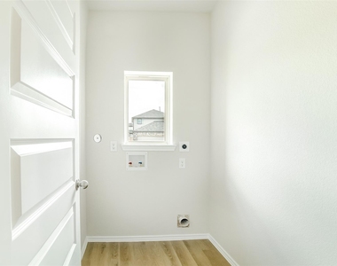8205 Red Spruce St - Photo Thumbnail 35