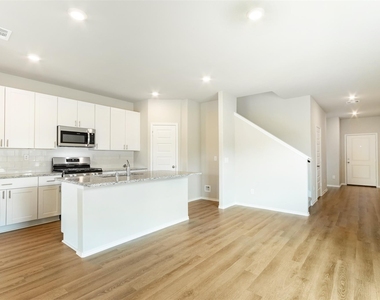 8205 Red Spruce St - Photo Thumbnail 5