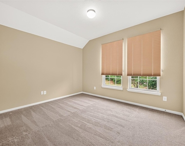 51 S Greenprint Circle - Photo Thumbnail 35