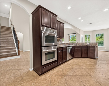 51 S Greenprint Circle - Photo Thumbnail 21