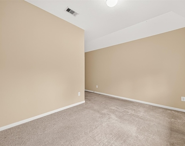 51 S Greenprint Circle - Photo Thumbnail 42