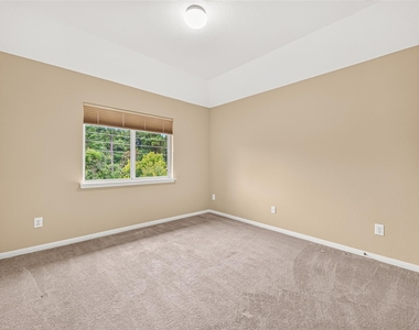 51 S Greenprint Circle - Photo Thumbnail 33