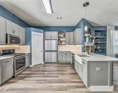 994 Jefferson Street - Photo Thumbnail 8
