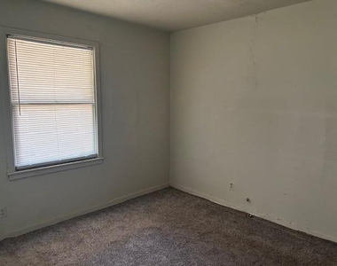273 Sammons Street - Photo Thumbnail 4