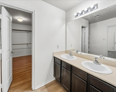 7211 Alava Drive - Photo Thumbnail 7