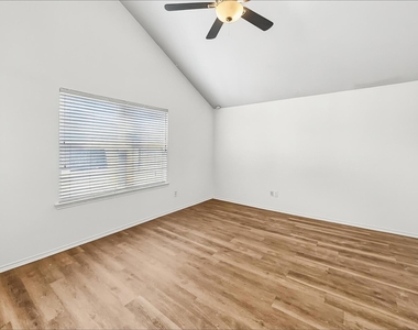 7211 Alava Drive - Photo Thumbnail 5