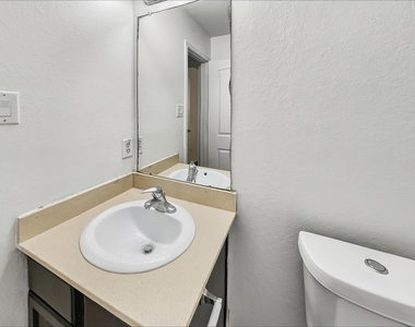 7211 Alava Drive - Photo Thumbnail 10