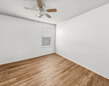7211 Alava Drive - Photo Thumbnail 13