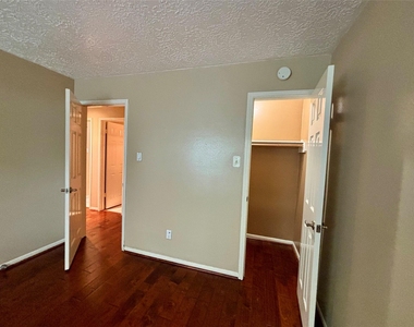 12702 Meadway Court - Photo Thumbnail 7