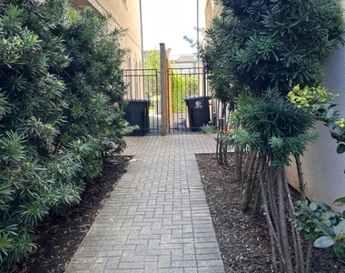 6820 Bellgreen Drive - Photo Thumbnail 7