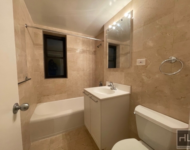 East 55 Street - Photo Thumbnail 3