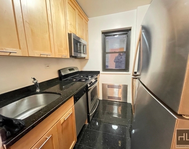 East 55 Street - Photo Thumbnail 2