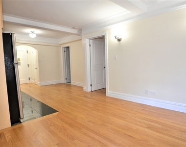 Christopher Street - Photo Thumbnail 1