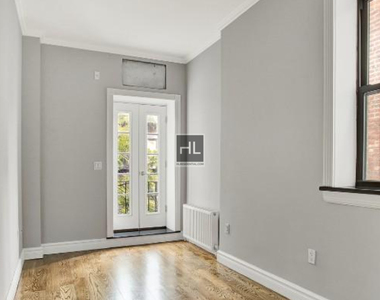 West 50 Street - Photo Thumbnail 5