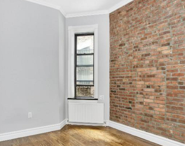 West 50 Street - Photo Thumbnail 4