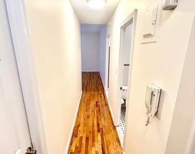 East 91st Street - Photo Thumbnail 5