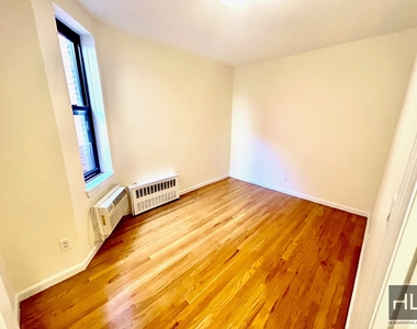 East 91st Street - Photo Thumbnail 2
