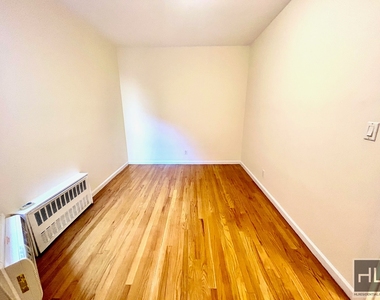 East 91st Street - Photo Thumbnail 3