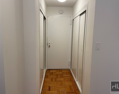 East 55 Street - Photo Thumbnail 1