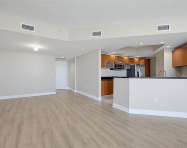241 Riverside Drive - Photo Thumbnail 12