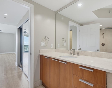 241 Riverside Drive - Photo Thumbnail 20