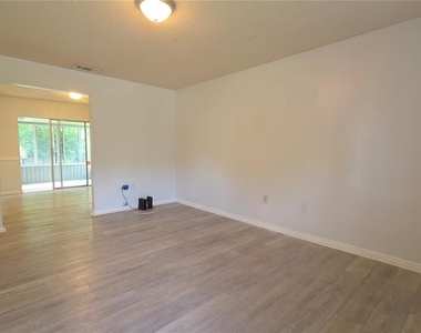 652 W Minnesota Avenue - Photo Thumbnail 2